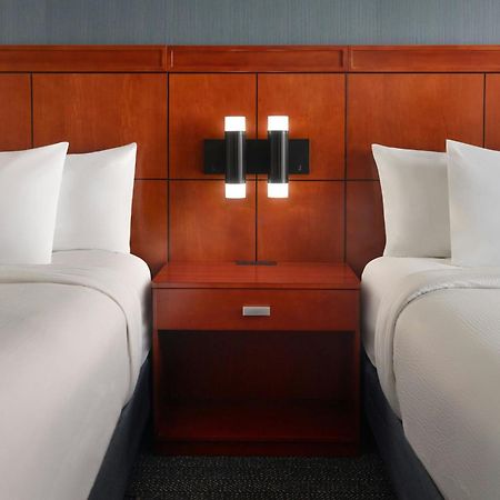 Отель Courtyard By Marriott Washington, D.C./Foggy Bottom Экстерьер фото