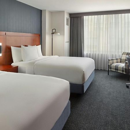 Отель Courtyard By Marriott Washington, D.C./Foggy Bottom Экстерьер фото