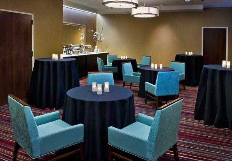 Отель Courtyard By Marriott Washington, D.C./Foggy Bottom Экстерьер фото