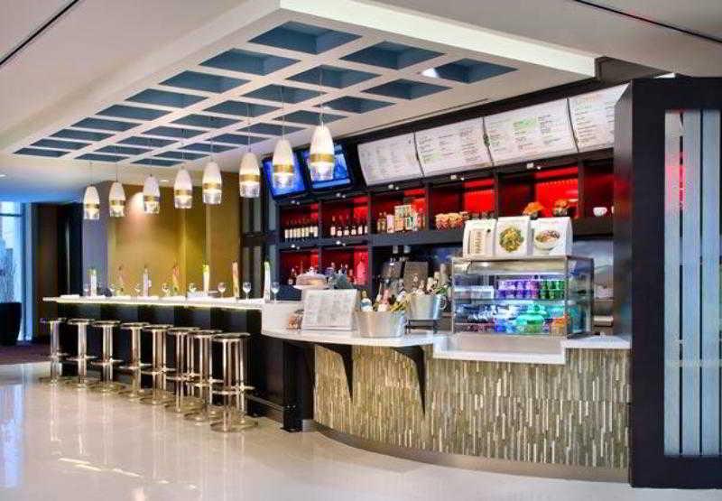 Отель Courtyard By Marriott Washington, D.C./Foggy Bottom Экстерьер фото