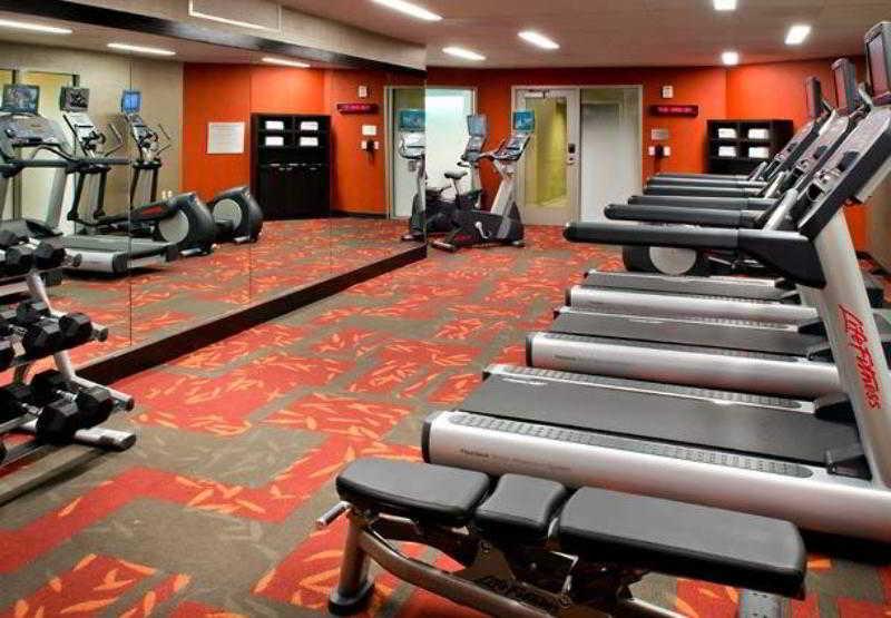 Отель Courtyard By Marriott Washington, D.C./Foggy Bottom Экстерьер фото