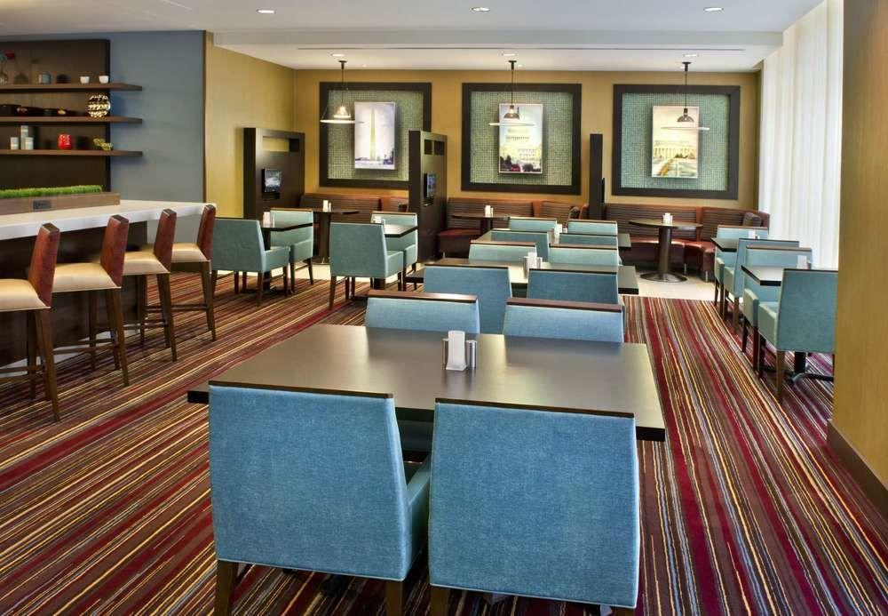 Отель Courtyard By Marriott Washington, D.C./Foggy Bottom Экстерьер фото