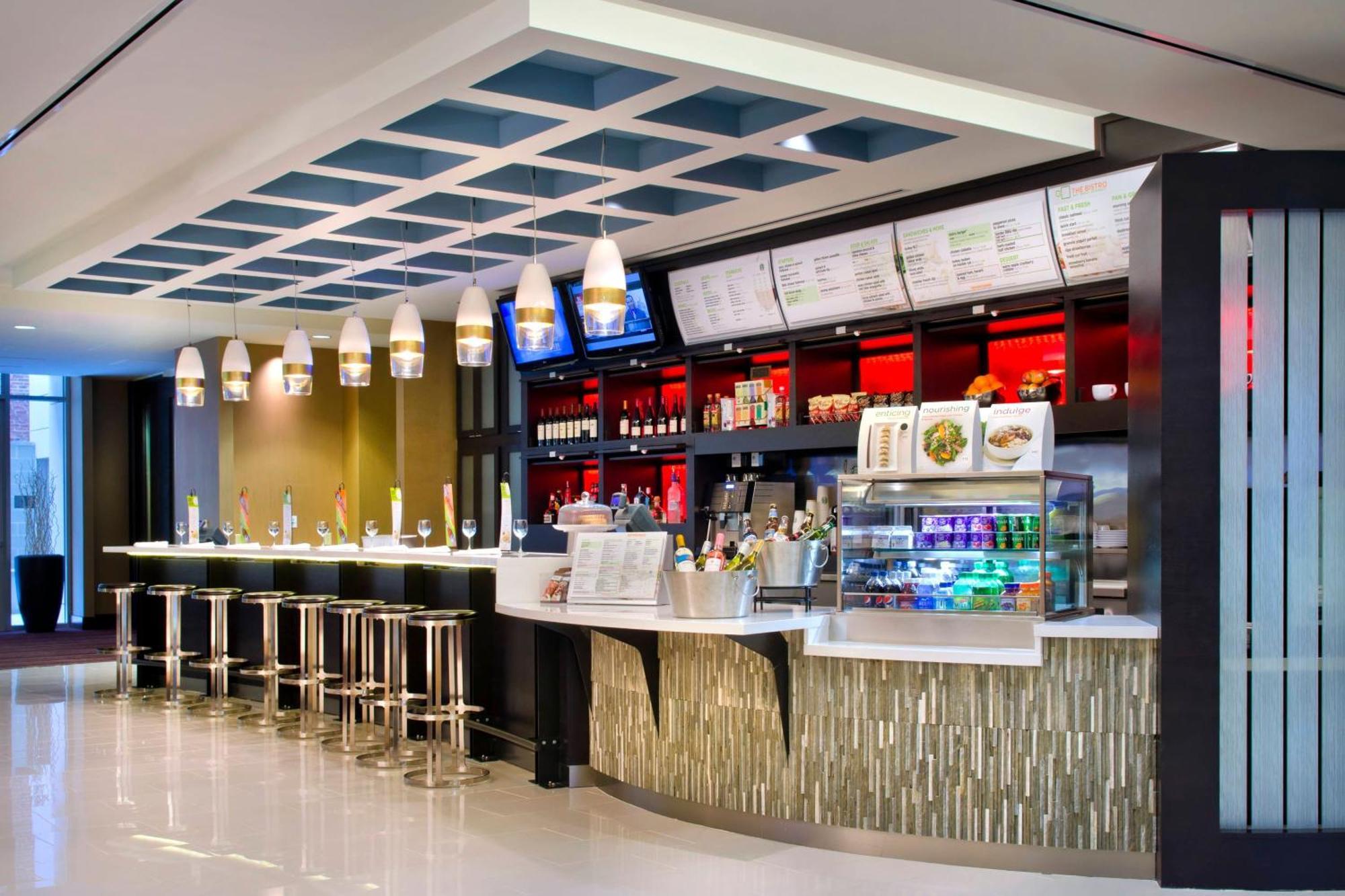 Отель Courtyard By Marriott Washington, D.C./Foggy Bottom Экстерьер фото