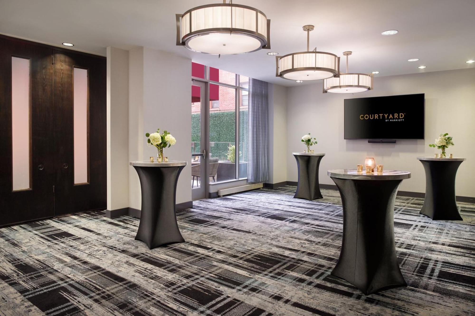 Отель Courtyard By Marriott Washington, D.C./Foggy Bottom Экстерьер фото