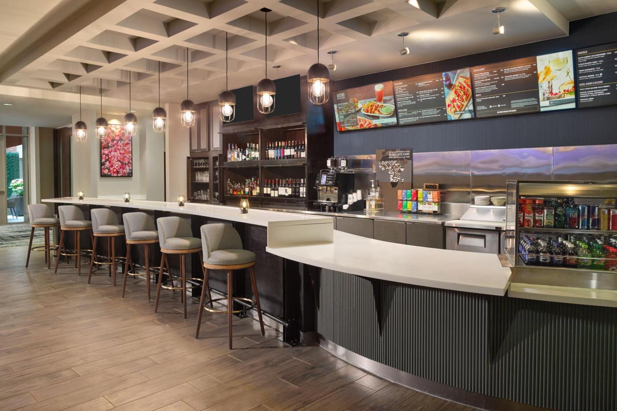 Отель Courtyard By Marriott Washington, D.C./Foggy Bottom Экстерьер фото
