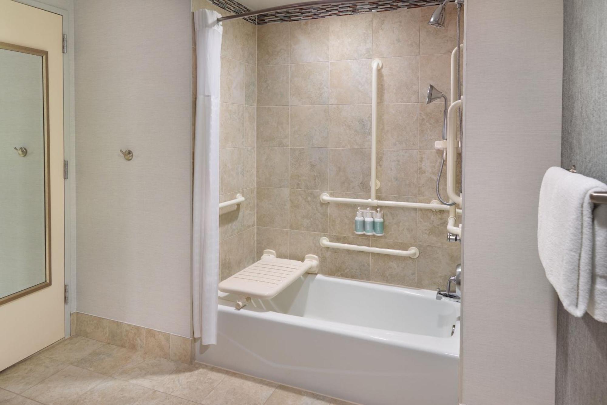 Отель Courtyard By Marriott Washington, D.C./Foggy Bottom Экстерьер фото