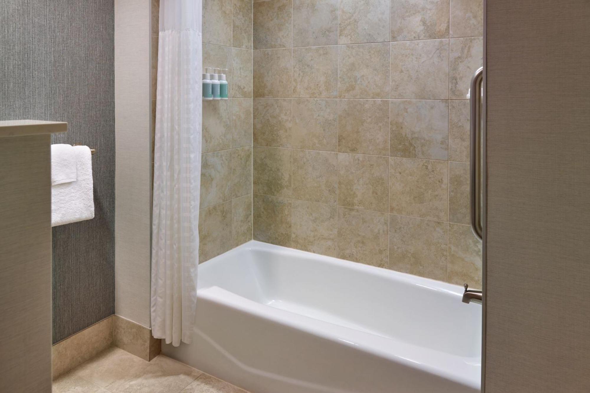 Отель Courtyard By Marriott Washington, D.C./Foggy Bottom Экстерьер фото
