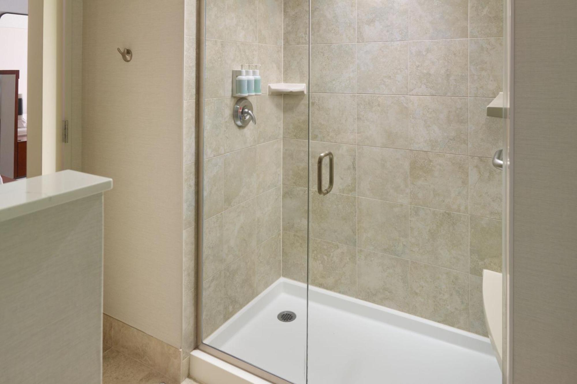 Отель Courtyard By Marriott Washington, D.C./Foggy Bottom Экстерьер фото