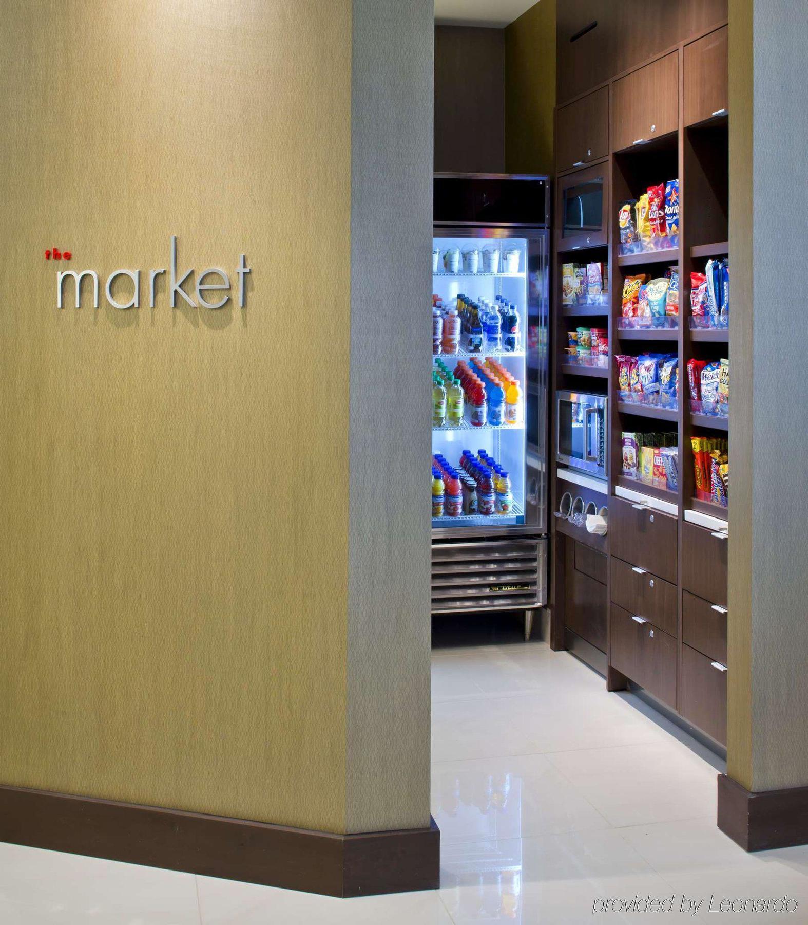 Отель Courtyard By Marriott Washington, D.C./Foggy Bottom Экстерьер фото