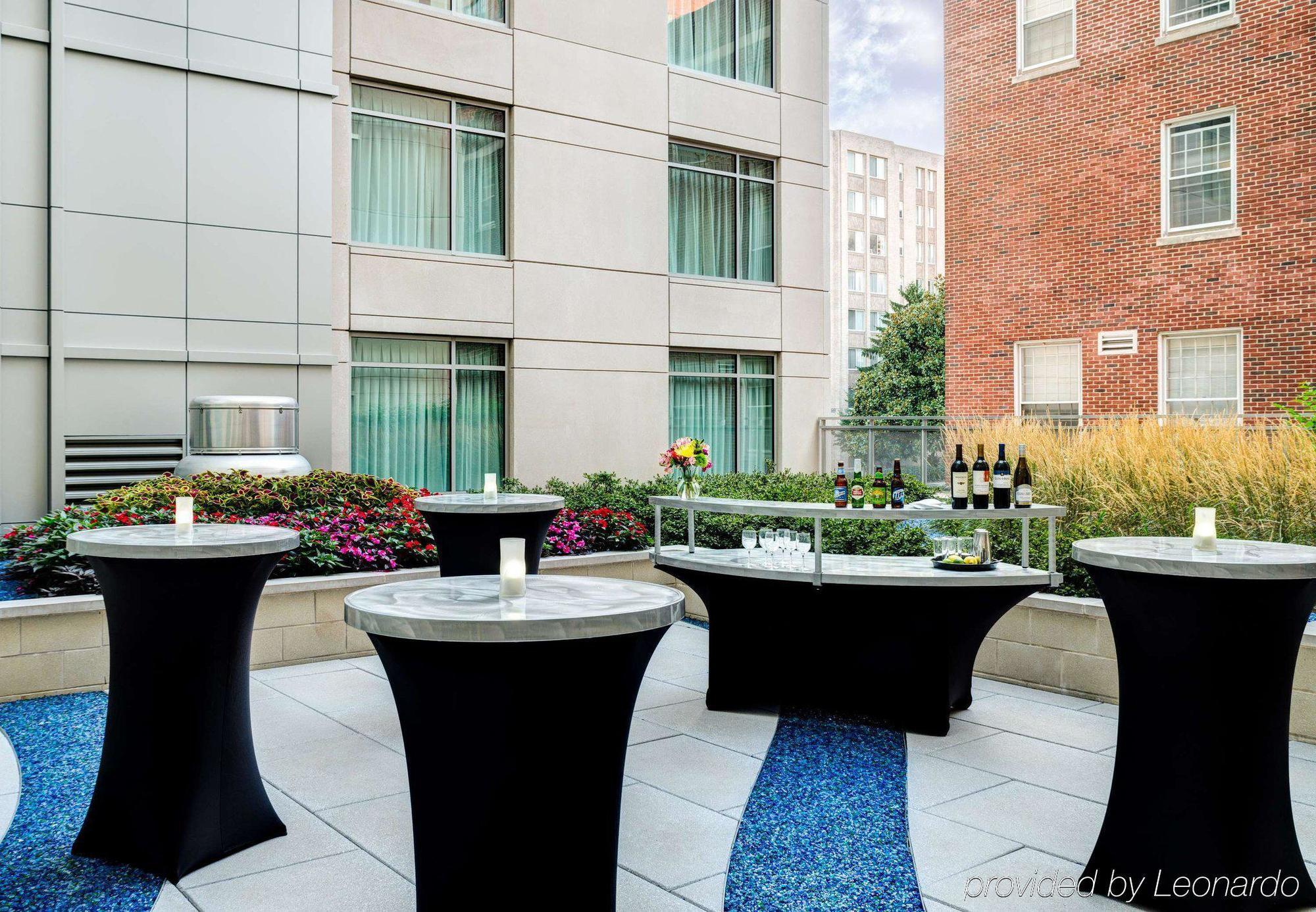 Отель Courtyard By Marriott Washington, D.C./Foggy Bottom Экстерьер фото