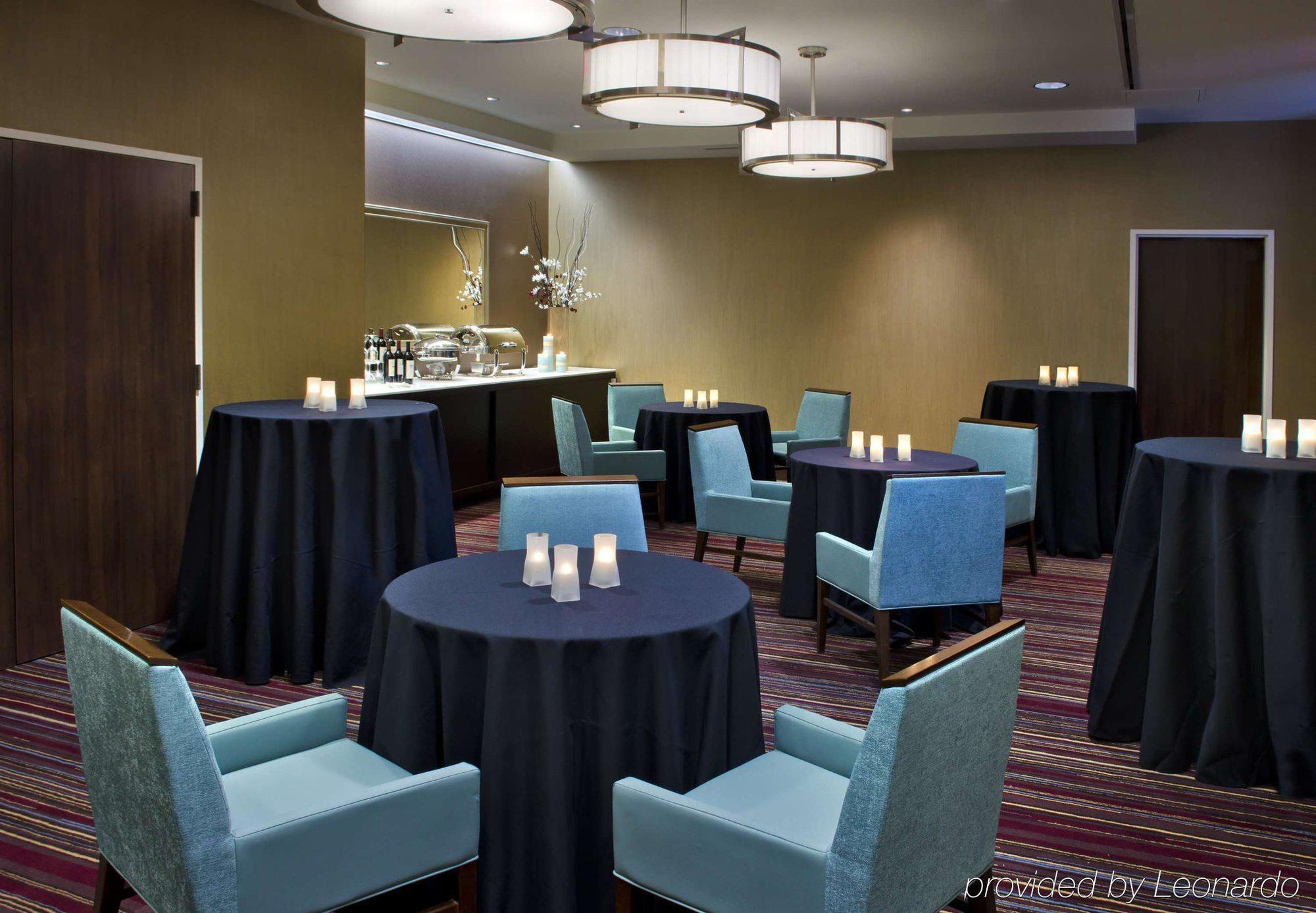 Отель Courtyard By Marriott Washington, D.C./Foggy Bottom Экстерьер фото