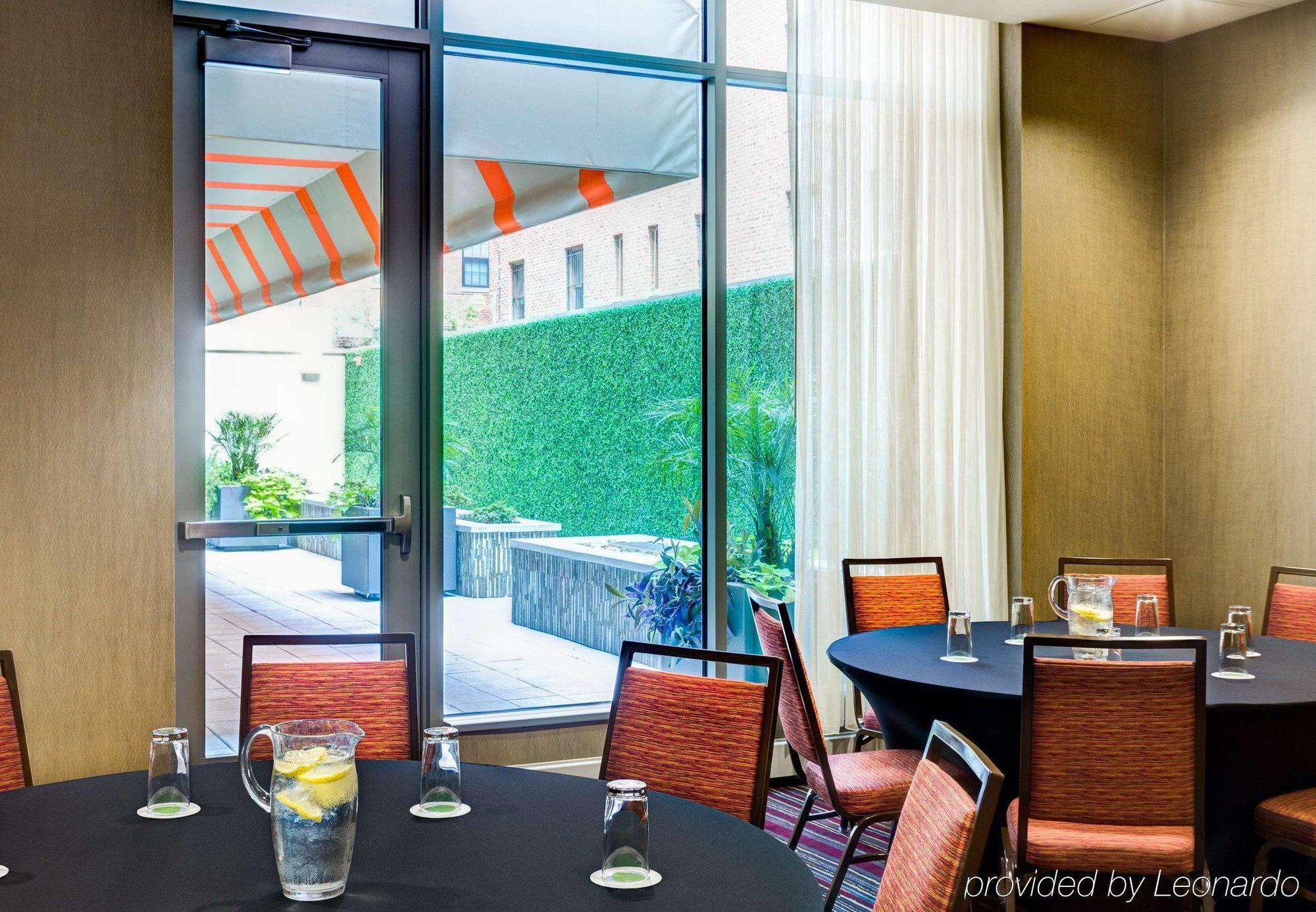 Отель Courtyard By Marriott Washington, D.C./Foggy Bottom Экстерьер фото