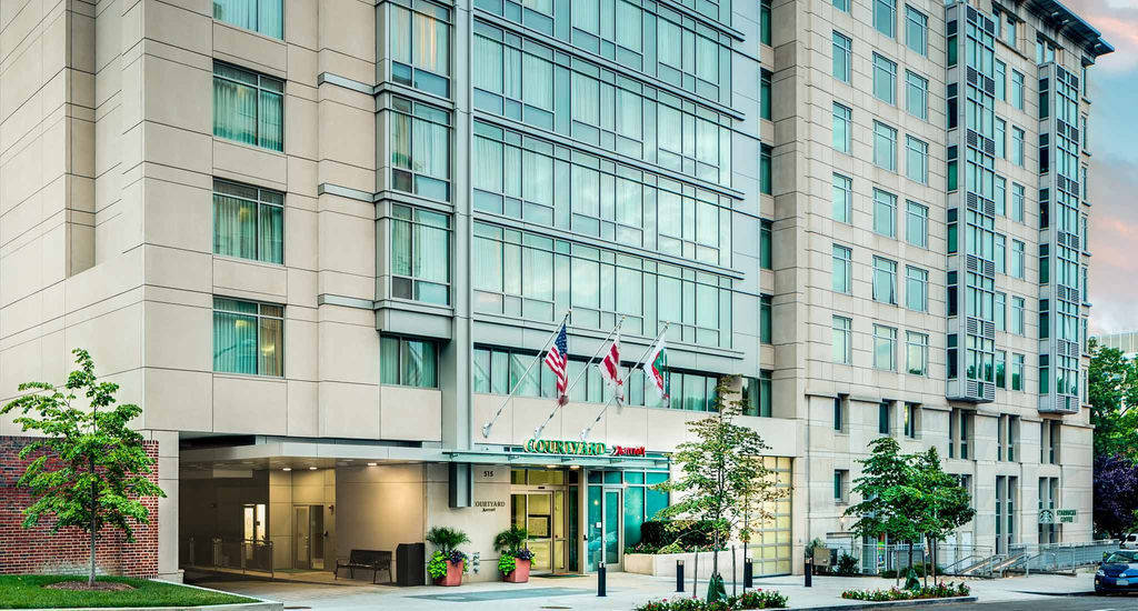 Отель Courtyard By Marriott Washington, D.C./Foggy Bottom Экстерьер фото